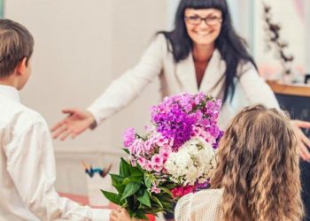 Flori pentru doamna învățătoare