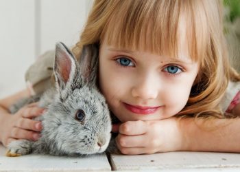 Dintr-un copil care se tăvălea pe jos, într-un copil ascultător