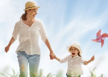 4 amintiri pe care mamele ar trebui sa le aiba cu copiii lor vara