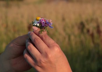Cum să-ţi RESTABILIZEZI relația după o CEARTĂ EXPLOZIVĂ?