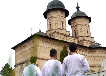 Sub Crucea Ta îngenuncheat Priceasnă