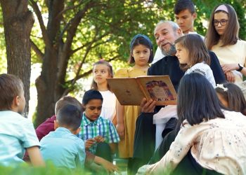 Veniti, veniti copii iubiti